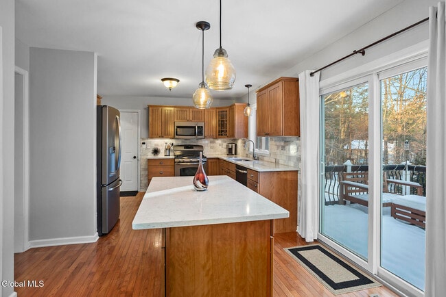 Building Photo - 8 Backstretch Ct