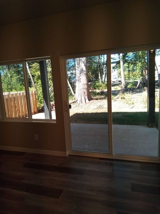 Building Photo - 3 Bedroom, 2.5 Bath in Blaine in Newer Nei...