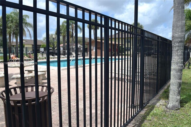 Building Photo - 10013 Winding Lake Rd