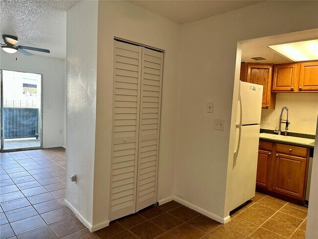 Building Photo - 946 N Lake Destiny Rd