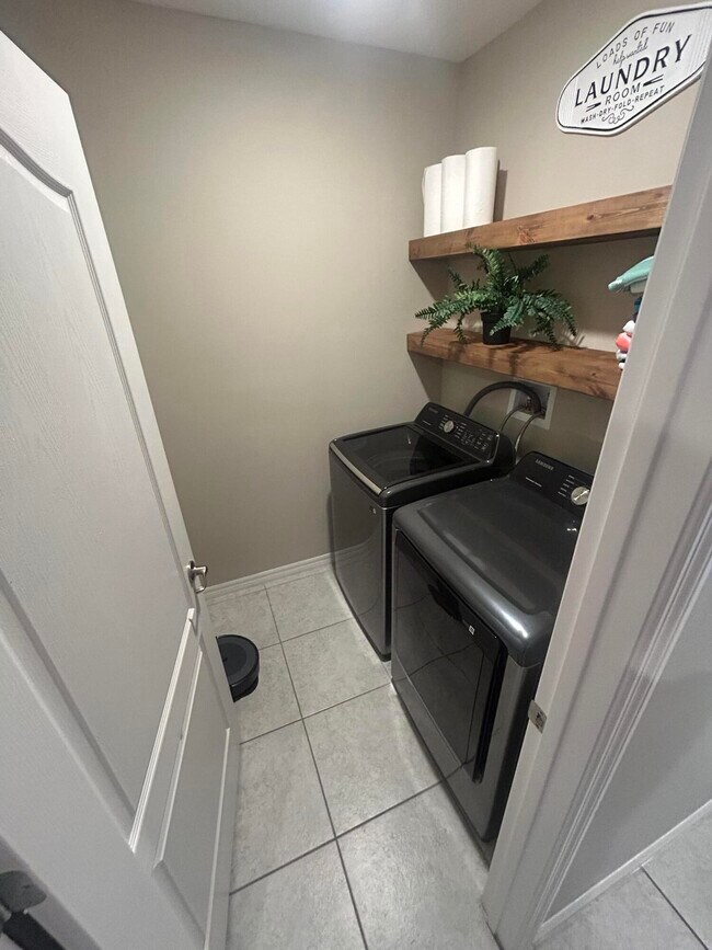 Building Photo - 5840 NW Bates Ave