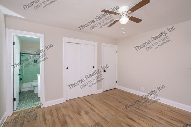 Building Photo - 920 Cedarbrook Dr