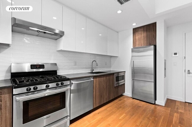 Building Photo - 247 N 7th St