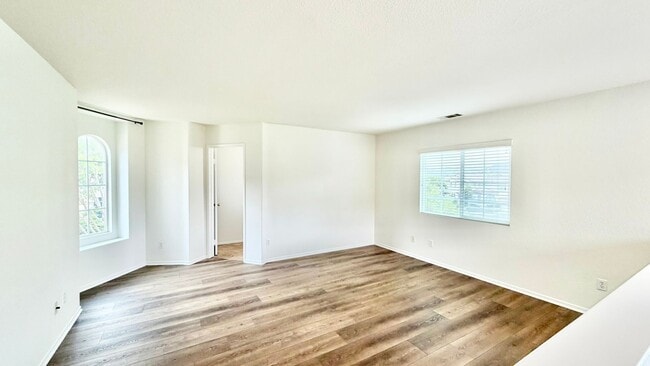 Building Photo - Beautifully Maintained & Spacious Two-Story Home in the Privately-gated Belleza Community of San ...