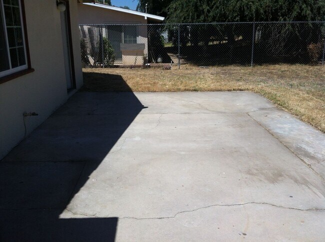 Building Photo - The city of Highland has the perfect 3 bed...