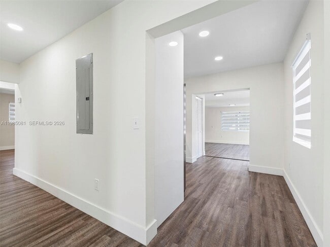 Building Photo - 3031 SW 64th Ave