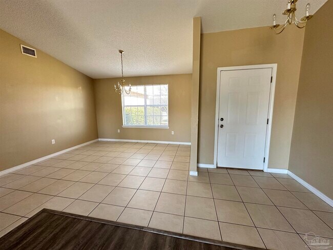 Building Photo - 2028 Coral Reef Rd