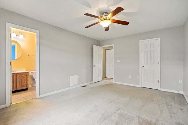 Building Photo - 2711 Canterbury Dr