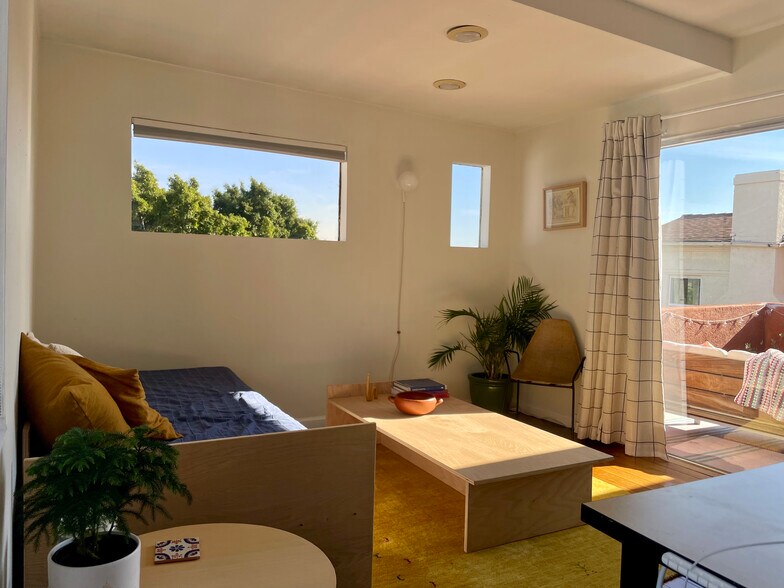 Building Photo - 1321 S Mansfield Ave