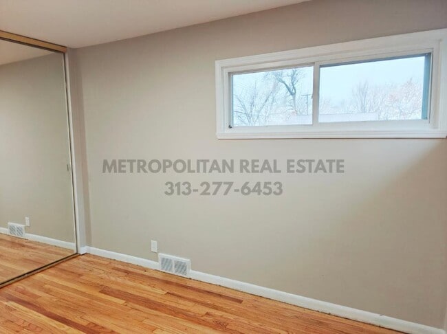 Building Photo - 150 Clair St