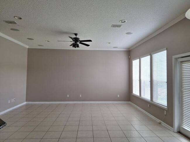 Building Photo - 5 bedroom in Jacksonville FL 32258
