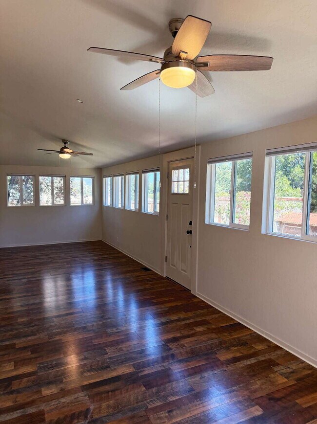 Building Photo - Spacious Two-Story Ranch Home Near Sonoma