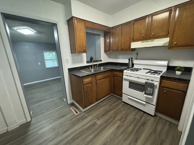 Building Photo - Charming 3-Bedroom Haven in Springfield with Spacious Living!