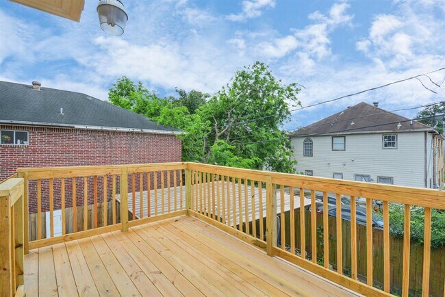 Building Photo - 2622 Rosedale St
