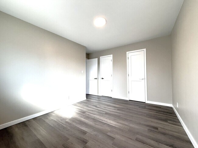 Building Photo - 11049 W Hampton Ave