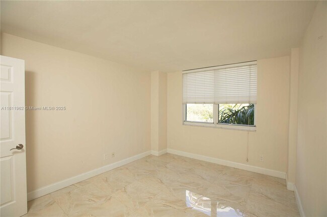 Building Photo - 770 Claughton Island Dr