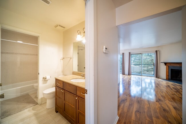 Building Photo - 7020 Barrington Ct