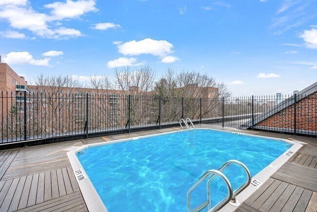 Building Photo - 125 Pleasant St