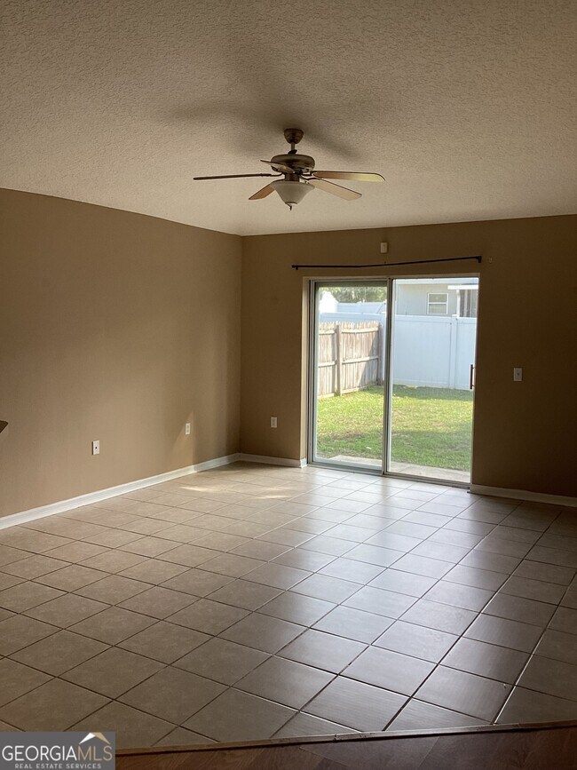 Building Photo - 258 Pine Bluff Dr