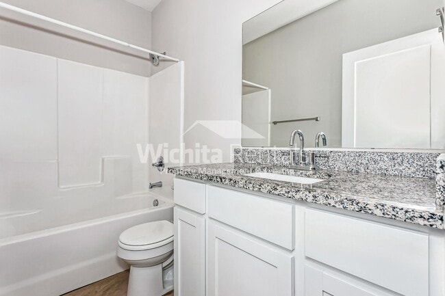 Building Photo - Newer 3 bedroom 2 bath duplex - ***$500 off the first month's rent***