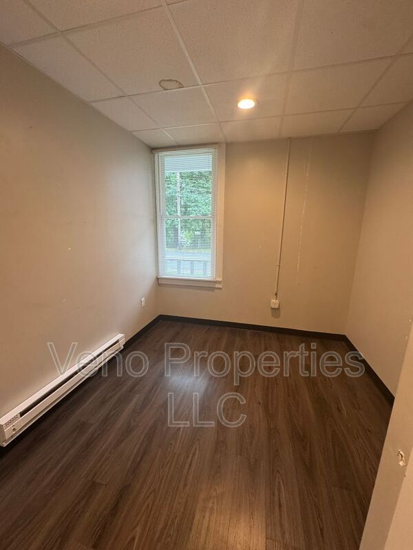 Building Photo - 221 Spring Ave