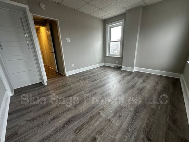 Building Photo - 1301 E 9th St