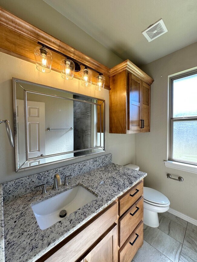 Building Photo - Rent Reduction!! 2 story, 5-bedroom 3 bath home in Wyatt Acres