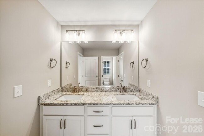 Building Photo - 11507 Vly Oaks Ln