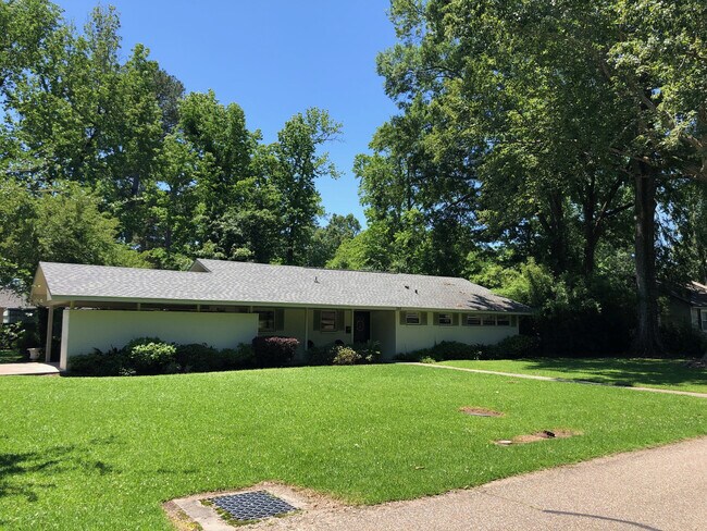 Building Photo - 368 Oak St