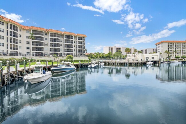 Building Photo - 2871 N Ocean Blvd