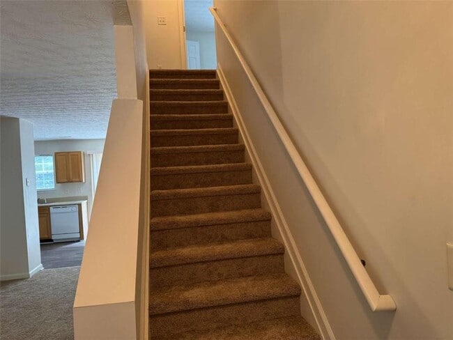 Building Photo - 356 Springbottom Dr SE