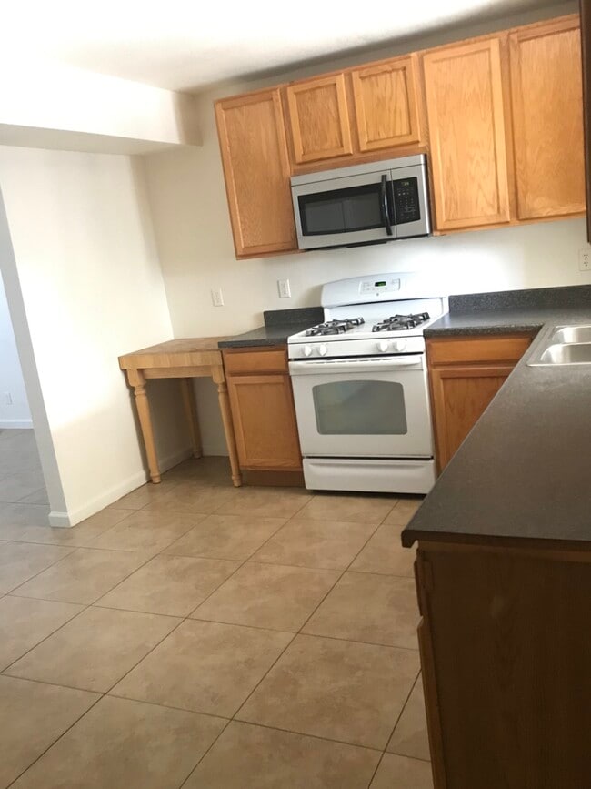 Building Photo - 2503 N Euclid Ave