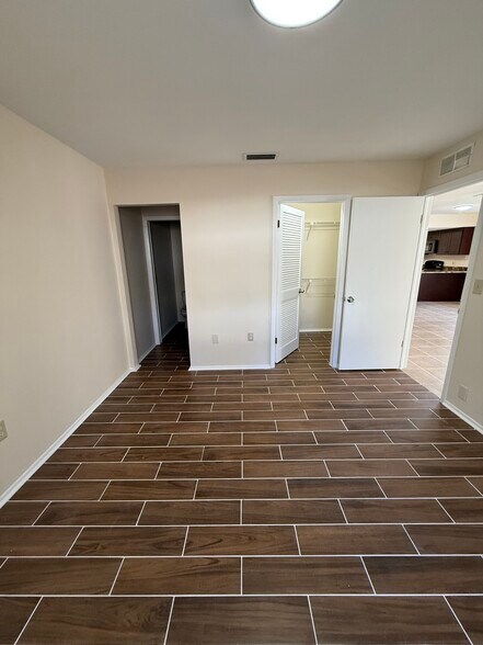 Building Photo - 2120 Corbin Pl