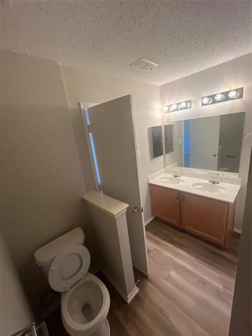 Building Photo - 4256 Meadowknoll Dr