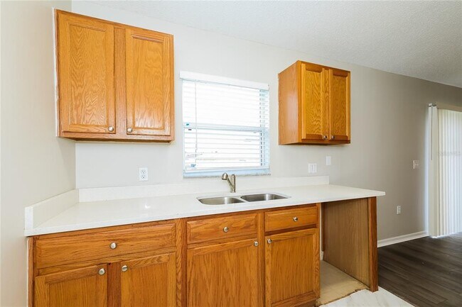 Building Photo - 15 Sawfish Ln