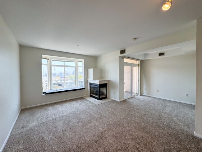 Building Photo - Bankers Hill - Spacious Studio/1 Bath With...