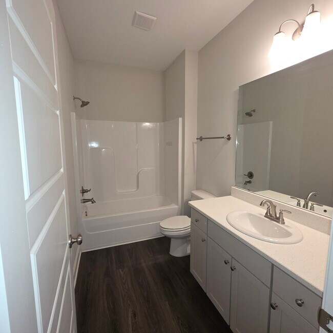 Building Photo - 8824 Sullivans Dr