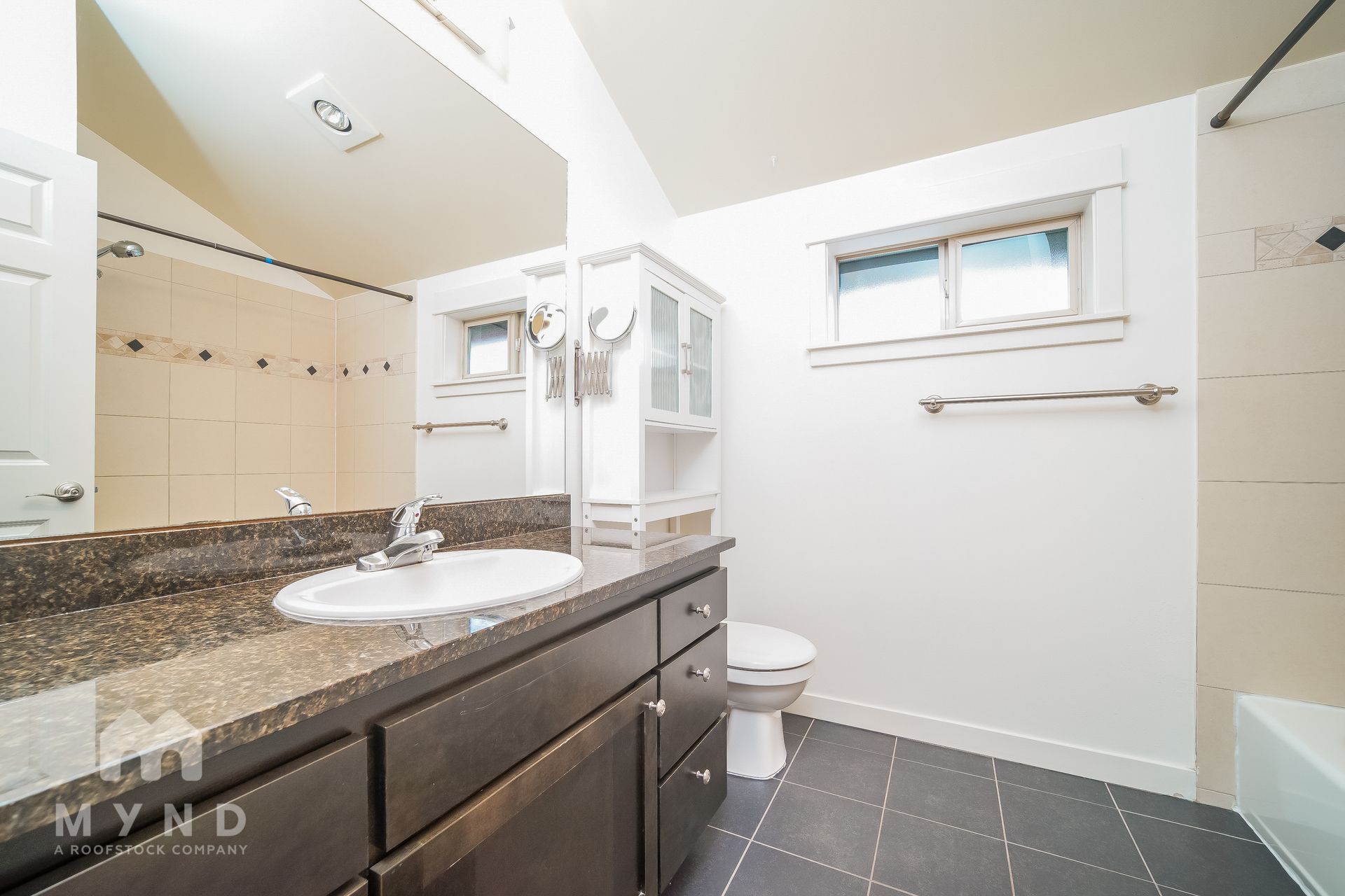 Building Photo - 314 25th Ave S