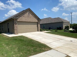 Building Photo - Gorgeous 1 story home with 4 Bedrooms!