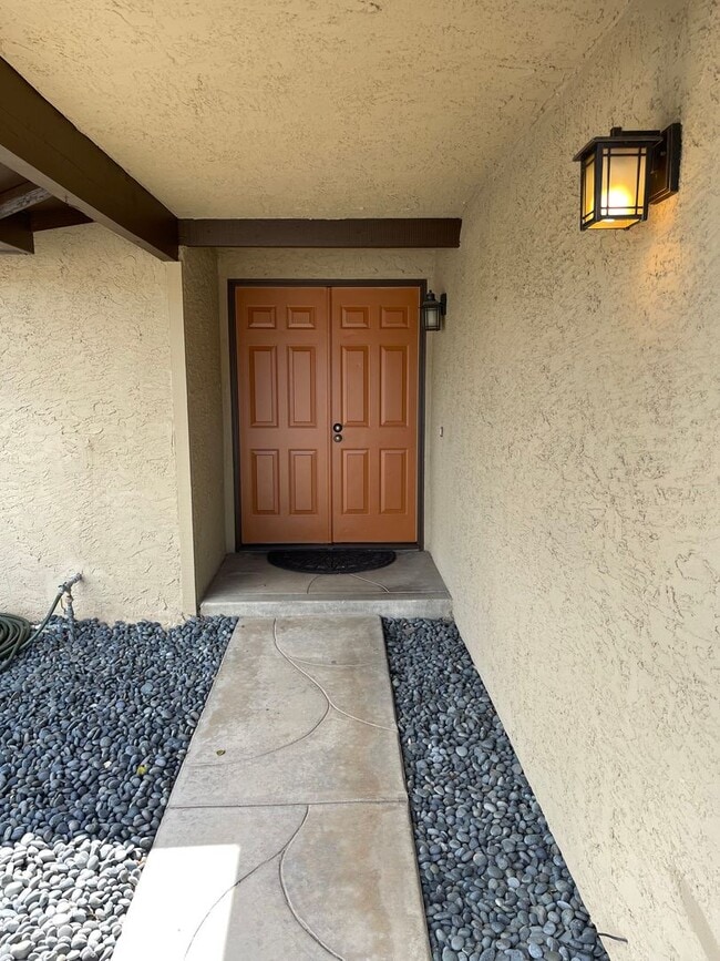 Building Photo - Beautiful 3 bed 2 bath for rent near Atwat...