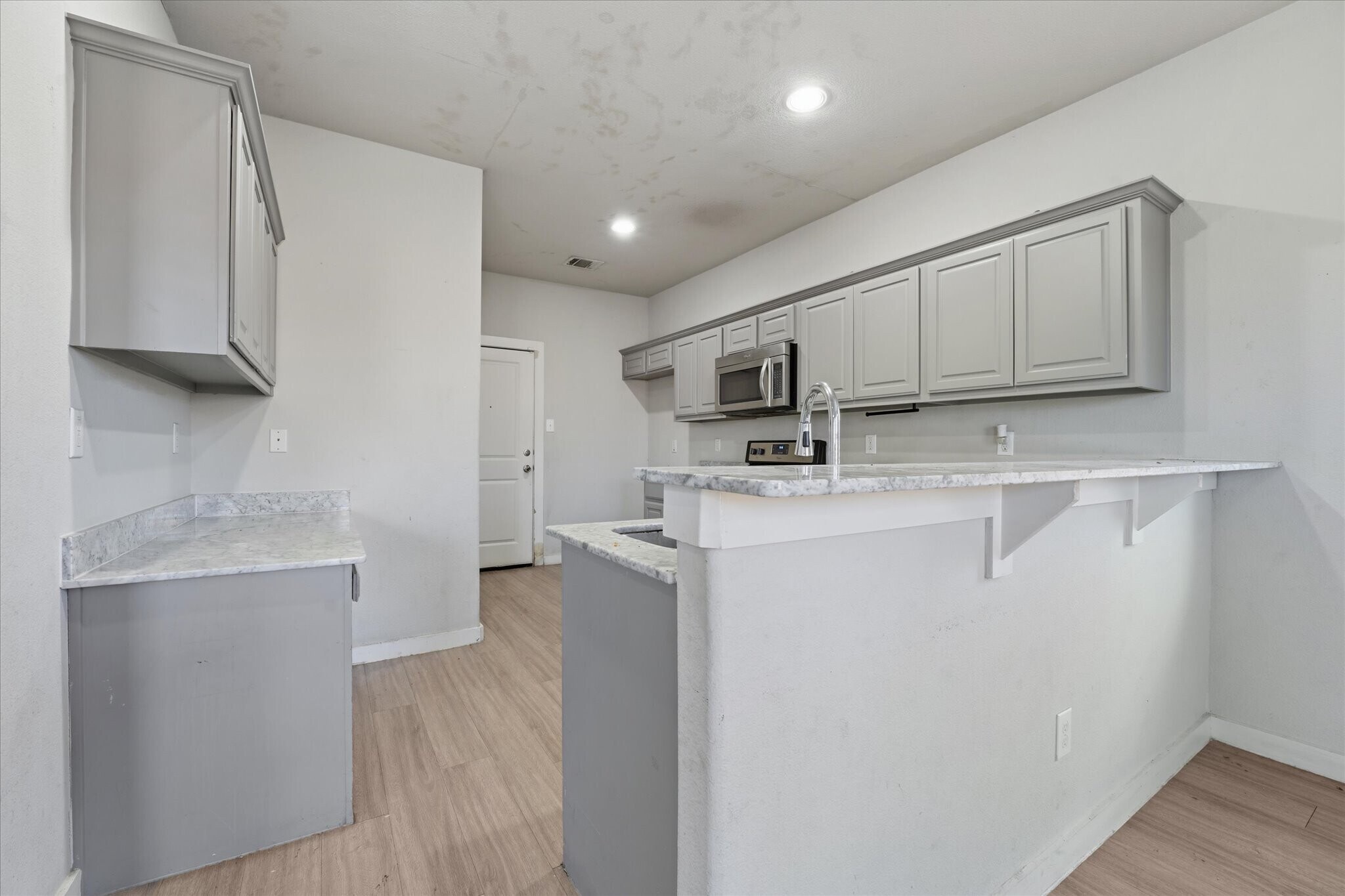 Building Photo - 9975 Rio Doso Dr