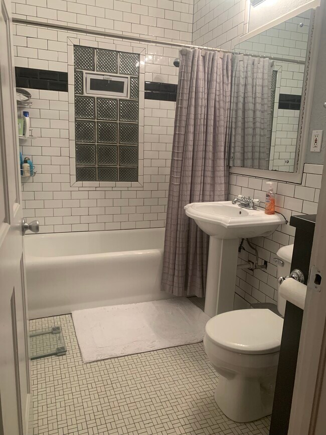 Bathroom - 422 W Harrison Ave