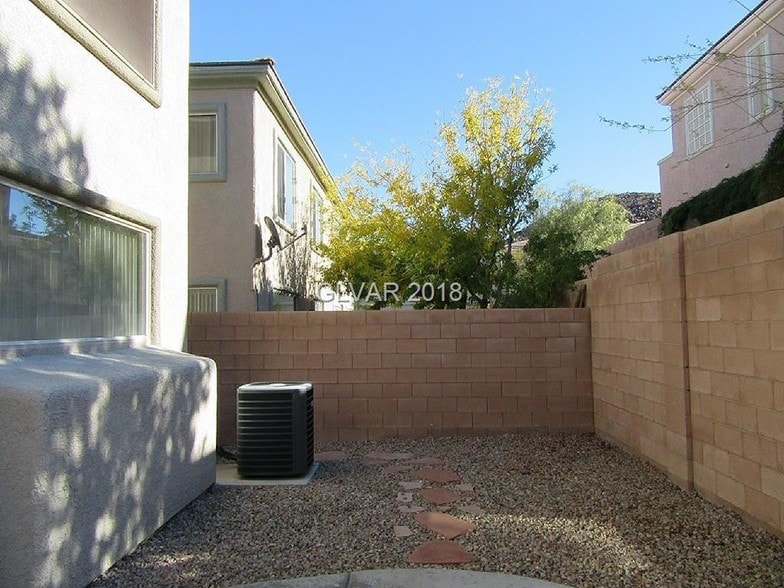 Building Photo - 705 Respectful Ridge Ave