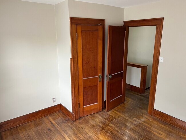 Bedroom - 1214 W Murdock St