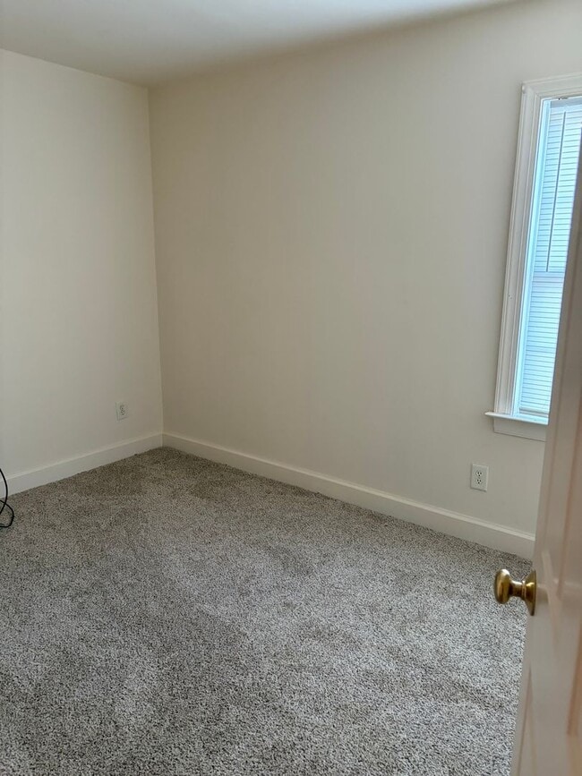 Building Photo - 3 Bedroom Duplex in Rocky Mount