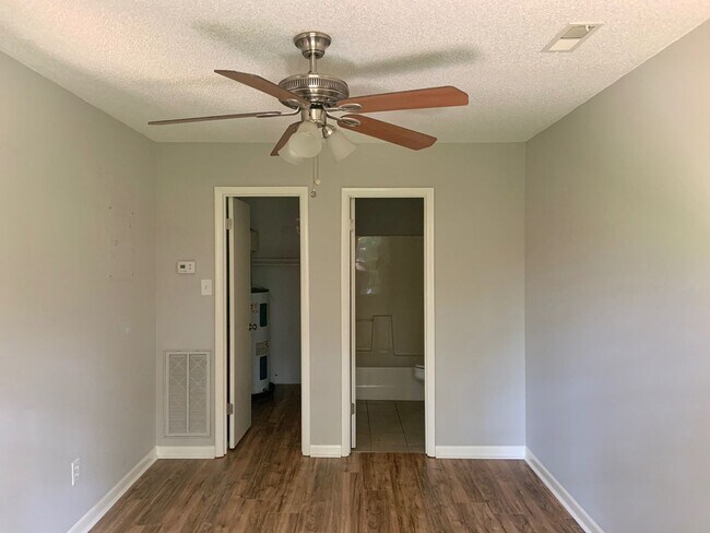 Building Photo - 2302 13th St SW