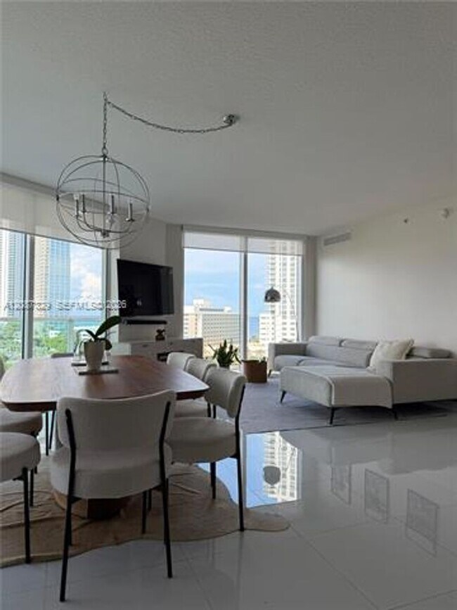 Building Photo - 200 Sunny Isles Blvd