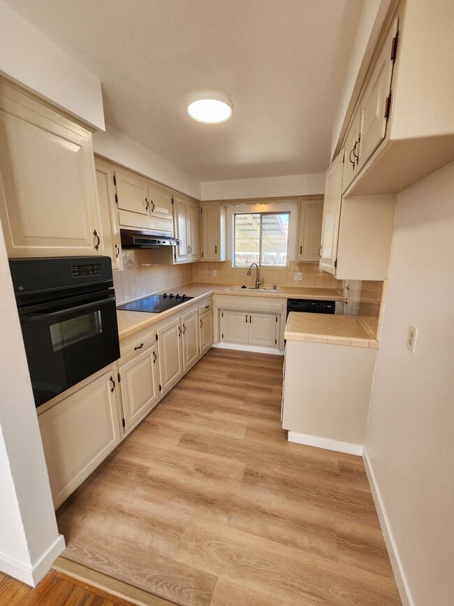 Building Photo - Single-Level La Mesa Home, Updated Interiors, Private Outdoor Space & Garage