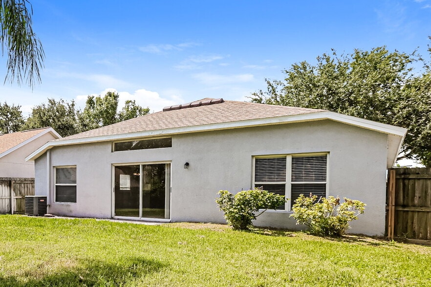 Building Photo - 10428 Hunters Haven Blvd