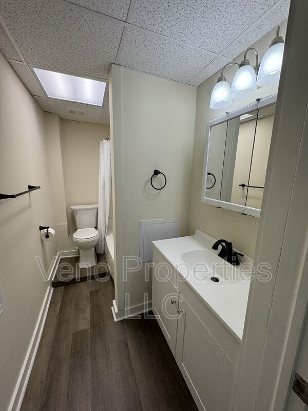 Building Photo - 25 William St